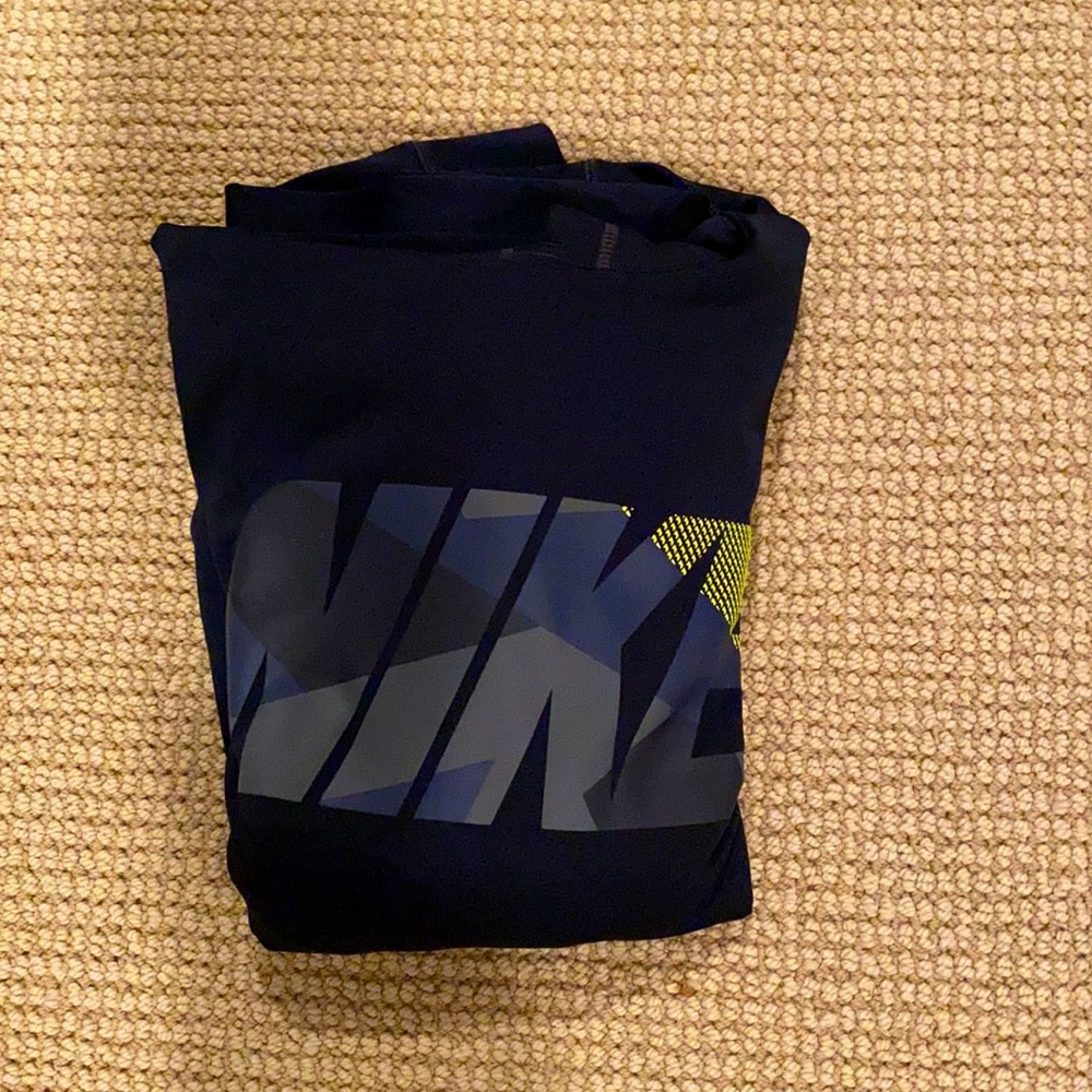 Nike Therma Fit Hoodie Size Medium!